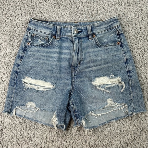 American Eagle Shorts Womens 0 Baggy Mom Short Holes Distressed Denim Cut Offs - Picture 1 of 4
